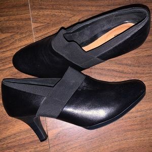 Clarks Artisan women’s heels black leather 9.5